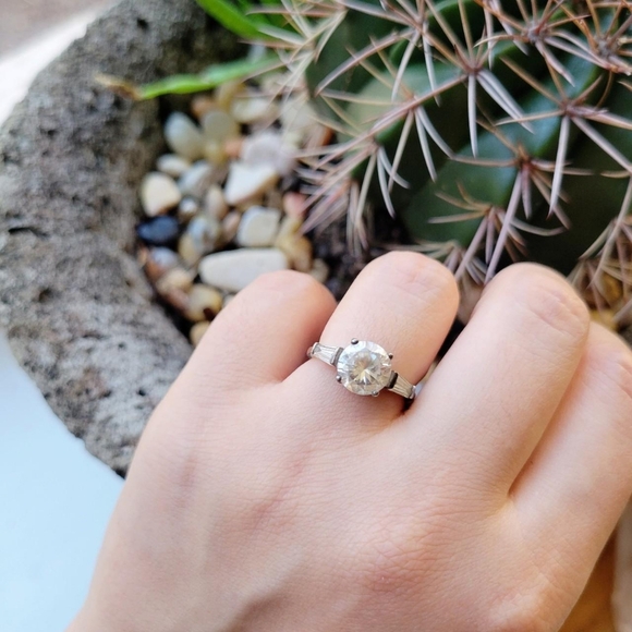 Vintage Sterling Silver 925 CZ Simulated Diamond Engagement Ring, size 6 - Picture 5 of 8